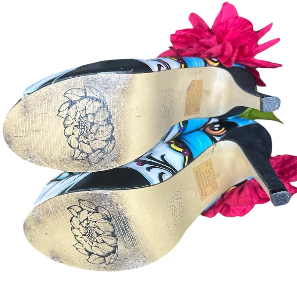 Floral Art Heels with Pink and Green Accents - Picture 6 of 8